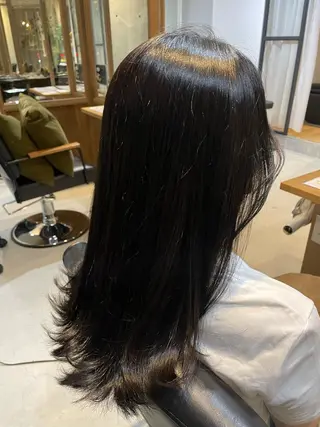 セミロング シンプル 美容室のヘアスタイル