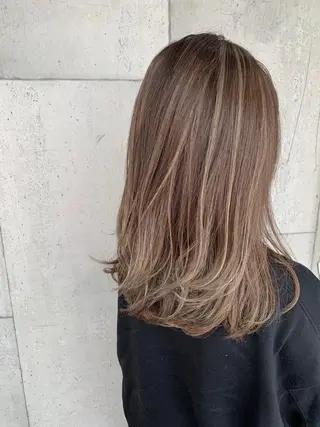 セミロング カラー Mikuri 【Little】のヘアスタイル