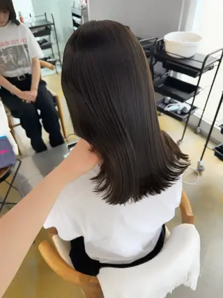 カラー maina/透明感 ベージュ/ブラウンのヘアスタイル