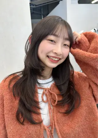 ロング カラー 韓国風レイヤーカラー ライムのヘアスタイル