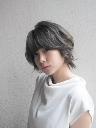 ショート カラー SHE. hairdesignのヘアスタイル