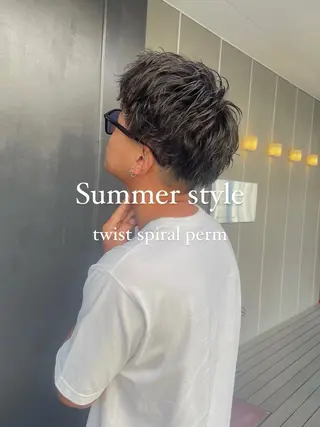 ショート パーマ メンズ 青髪特化🩵 ダブルカラーのヘアスタイル