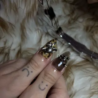 ネイル Dark Honey Ivyのネイルデザイン