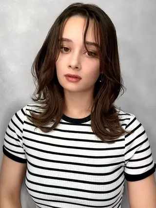ミディアム 小倉 結衣のヘアスタイル