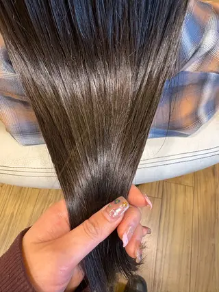 カラー 知久 絢音のヘアスタイル