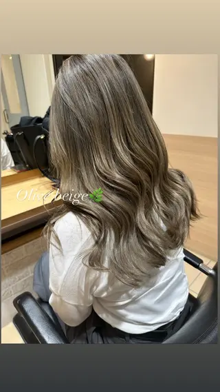 ロング カラー 天野 瑠真のヘアスタイル