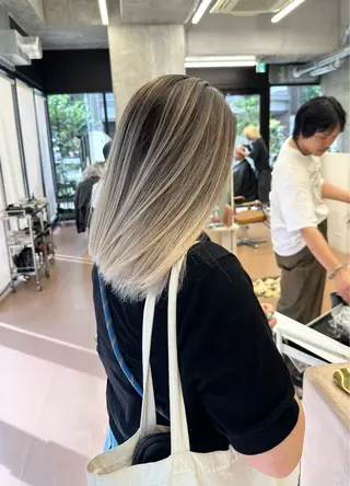 ミディアム 森本 笑のヘアスタイル