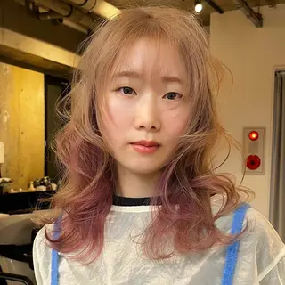 カラー ウルフ/レイヤー/ ブリーチカラーのヘアスタイル