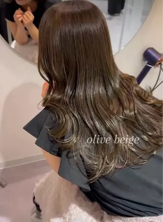 セミロング 金気 真央のヘアスタイル