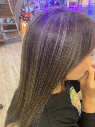 ロング カラー 鶴見 和美のヘアスタイル