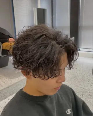 ショート カラー パーマ ✨️メンズ特化波巻き ツイスパ✨️松本真生のヘアスタイル