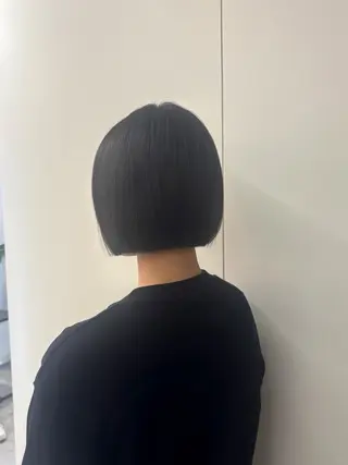 ショート makoto⌇レイヤ ー⌇艶カラー🍒のヘアスタイル