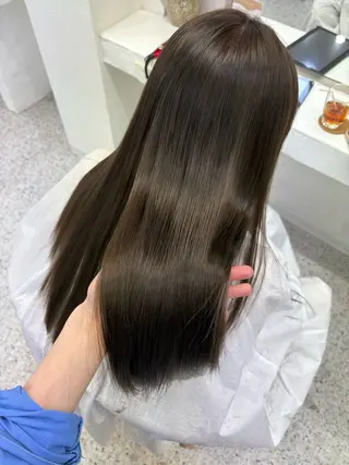 ロング カラー LOMARLIE JURIAのヘアスタイル