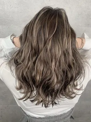 カラー ＿WHITE鳳店 アンダーバーホワイトのヘアスタイル