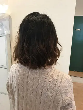 ミディアム カラー 岡本 智次のヘアスタイル