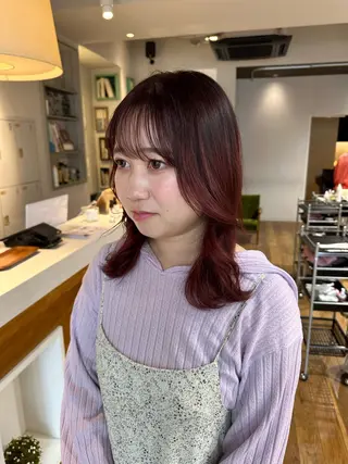 ミディアム カラー 塩澤 榛奈のヘアスタイル