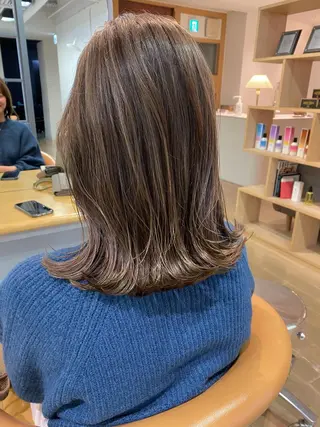 ミディアム カラー ハイライトカラー MINAMIのヘアスタイル