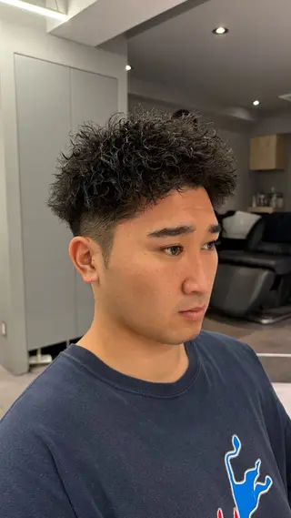 ショート パーマ メンズ 高橋 周のヘアスタイル