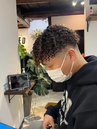 ショート パーマ 東風上 亮介のヘアスタイル