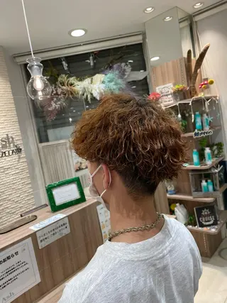 ショート パーマ メンズ 比嘉 龍佑のヘアスタイル