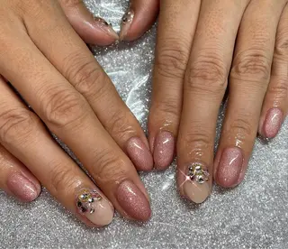 ネイル VIERU 🌈🎀💖のネイルデザイン