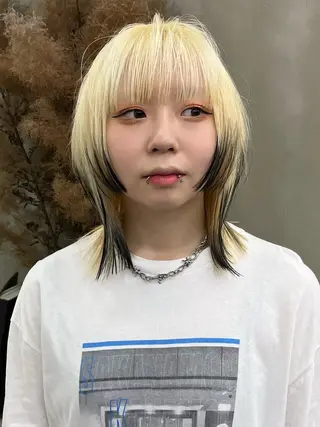 ミディアム カラー イツク ⚡️ ルーツ/ハイトーンのヘアスタイル