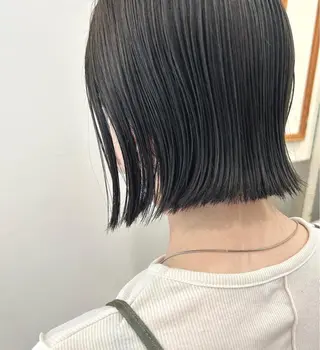 ショート カラー ぱつっとボブ/ 小野あかねのヘアスタイル