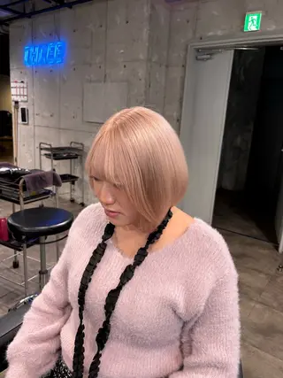 ショート カラー ハイトーン 横浜💞ミオのヘアスタイル