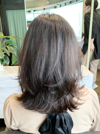 ミディアム 伊良波 香里のヘアスタイル