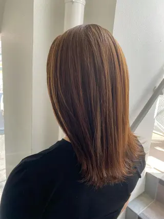 カラー miu .のヘアスタイル