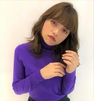 ミディアム カラー 相川 愛実のヘアスタイル