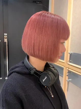 ミディアム 淡いハイトーンカラー レイヤーカットゆうかのヘアスタイル