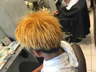 ショート カラー メンズ ブリーチカラー🌈 嘉名 真樹のヘアスタイル