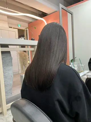 セミロング カラー 末永 咲希のヘアスタイル