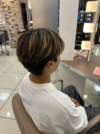 カラー メンズ メンズ特化シャドウパ ーマラウンドマッシュのヘアスタイル