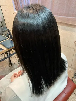 ミディアム カラー ERIKO Tのヘアスタイル