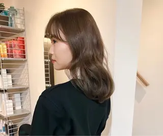 セミロング 谷口 真衣のヘアスタイル