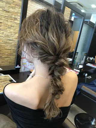 ロング カラー パーマ ヘアアレンジ 小田 莉加子のヘアスタイル