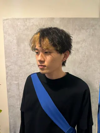 メンズ メンズ特化シャドウパ ーマラウンドマッシュのヘアスタイル