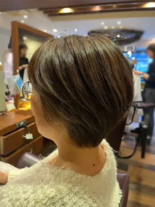 ショート カラー よしだ しおりのヘアスタイル