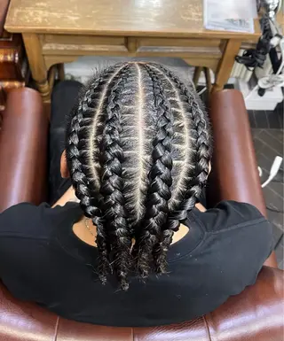 ヘアアレンジ デザインカラー/ ブリーチ/コーンロウのヘアスタイル