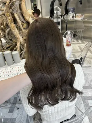 セミロング 透け感ベージュ ／ミハルのヘアスタイル