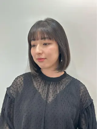 ミディアム カラー パーマ ヘアアレンジ メンズ キッズ ネイル マツエク・マツパ アイブロウ 切りっぱなしヘアボブ ミディアムヘアRYOのヘアスタイル
