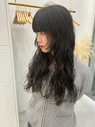 ロング パーマ 網谷 萌夏のヘアスタイル