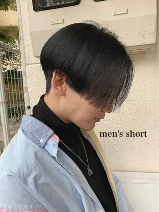 ショート 透明感カラー👑 井上美乃里のヘアスタイル