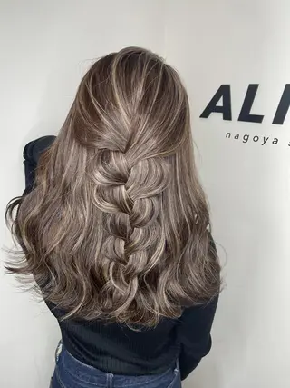 セミロング 手島 カミラのヘアスタイル