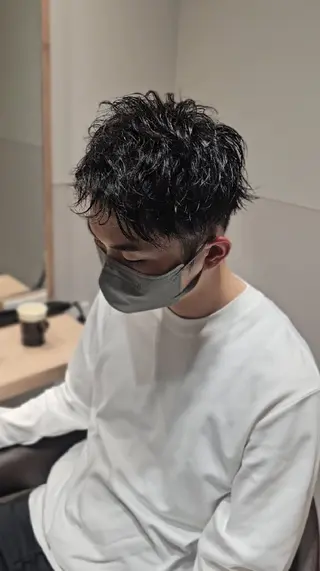 ショート メンズ 縮毛矯正をしている人 のためのカラーのヘアスタイル