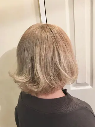 ショート カラー 岩谷/ブリーチ 🪽透明感カラーのヘアスタイル