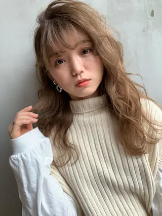 ロング カラー ヘアアレンジ yui .のヘアスタイル