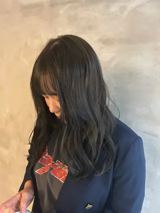 カラー Mori Aimiのヘアスタイル